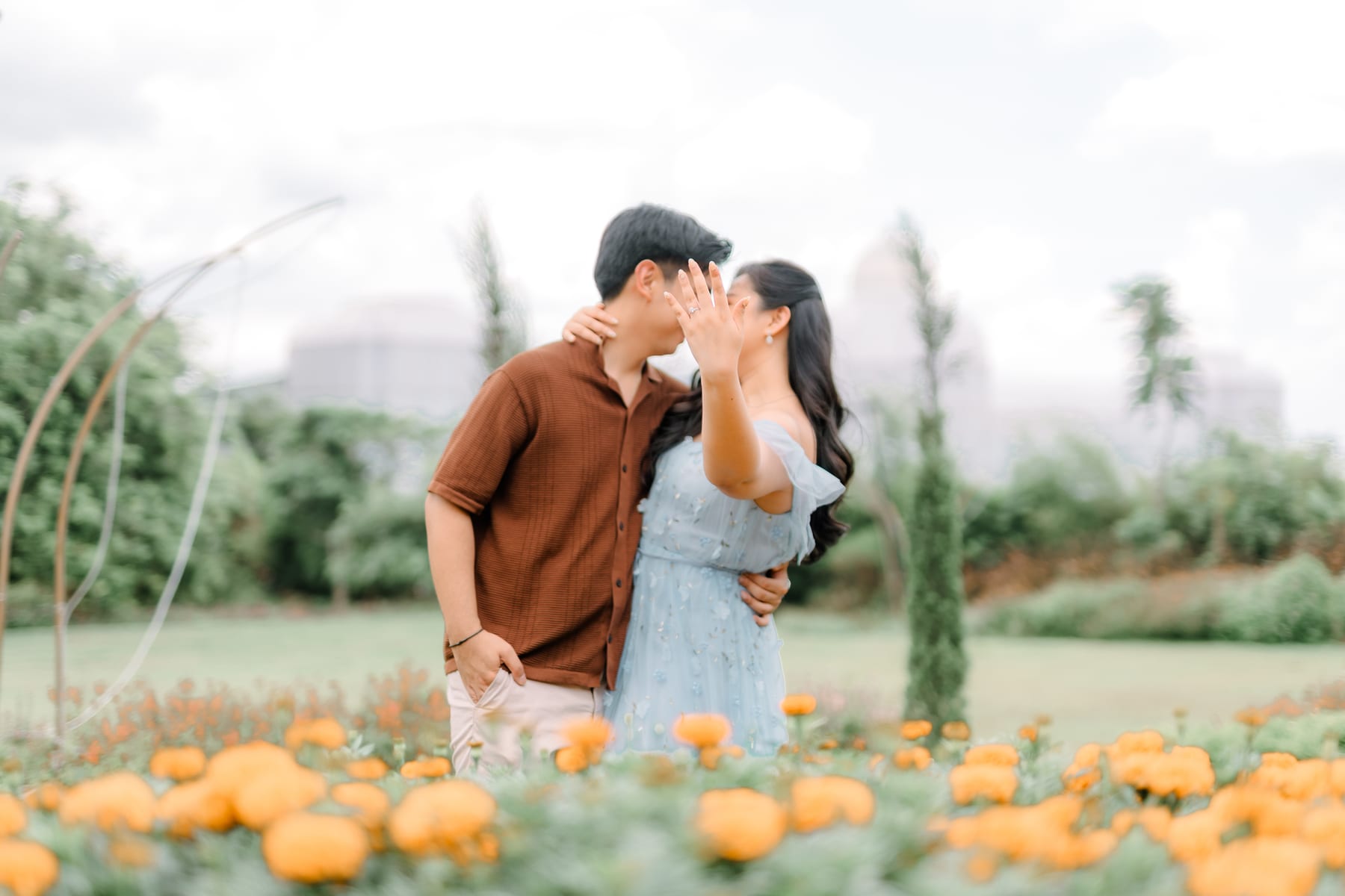 A kiss in the marigold garden